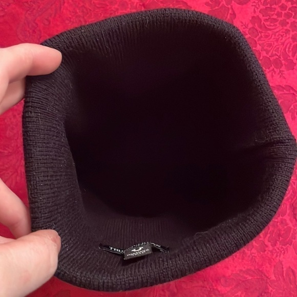 Brand New True Religion Black Knit Cuffed Beanie Hat Red Circle Horseshoe Logo - Picture 9 of 10